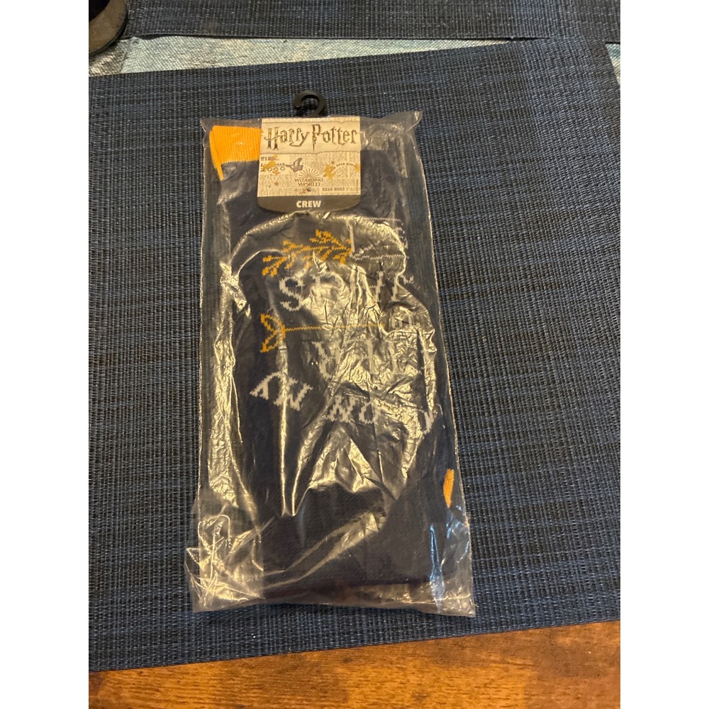 Harry Potter Bioworld Waiting On My Letter To Hogwarts Crew Socks Navy Gold NEW